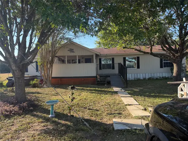 2198 Fm 1704, Elgin, TX 78621