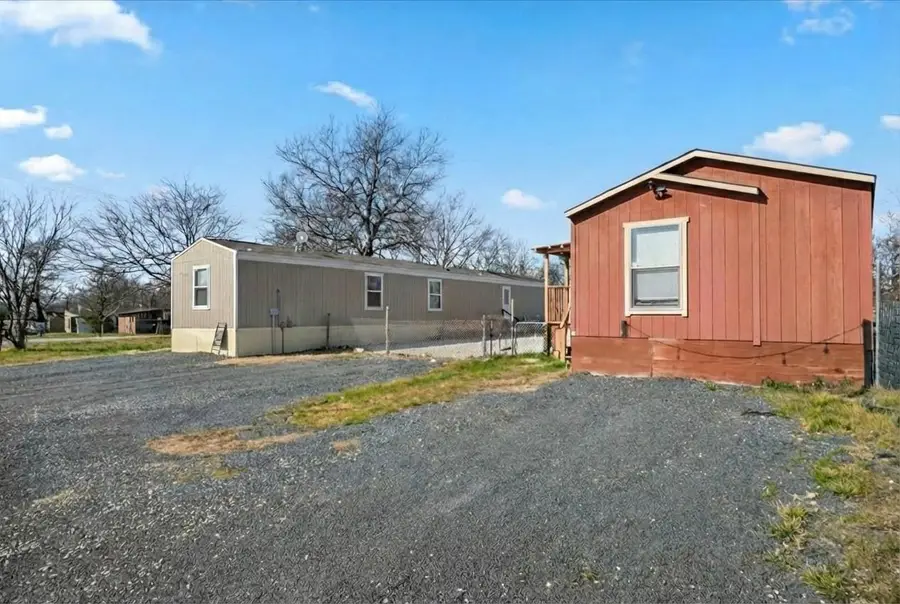 337 SW Front St, Bartlett, TX 76511 - #3