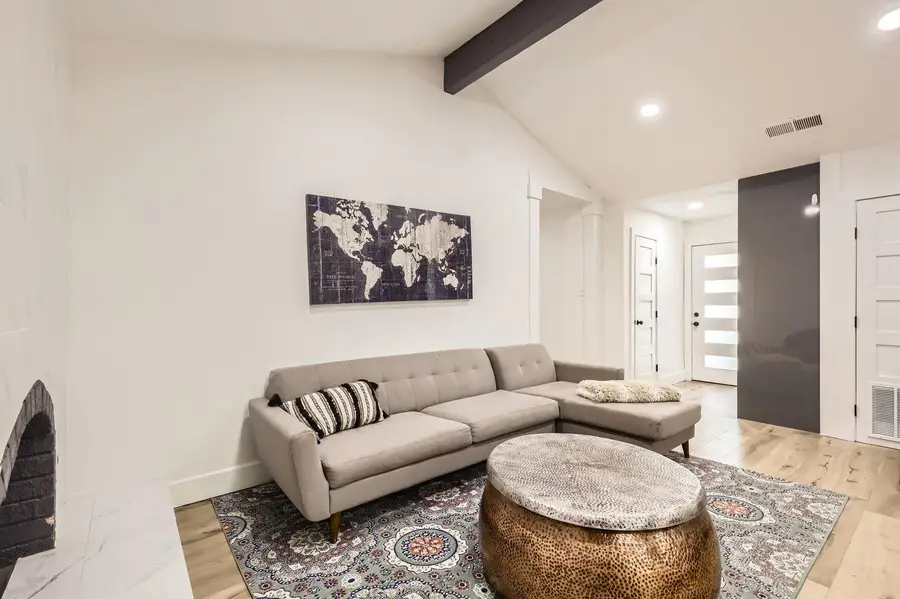 5236 Meadow Creek Dr, Austin, TX 78745 - Image #3