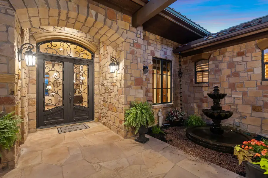 481 Chimney Cove Dr, Marble Falls, TX 78654 - #2