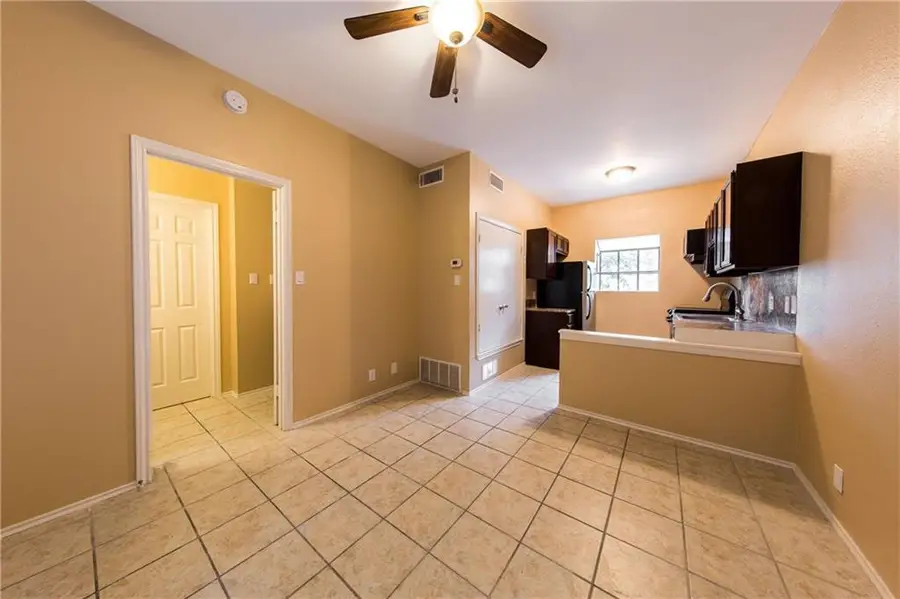 3206 King St #208, Austin, TX 78705 - #2