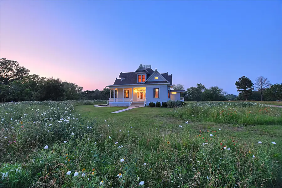 807 Colorado Dr, Smithville, TX 78957 - Image #2