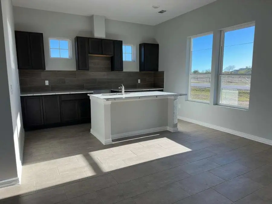 242 Bianca Cir, Del Valle, TX 78617 - Image #3