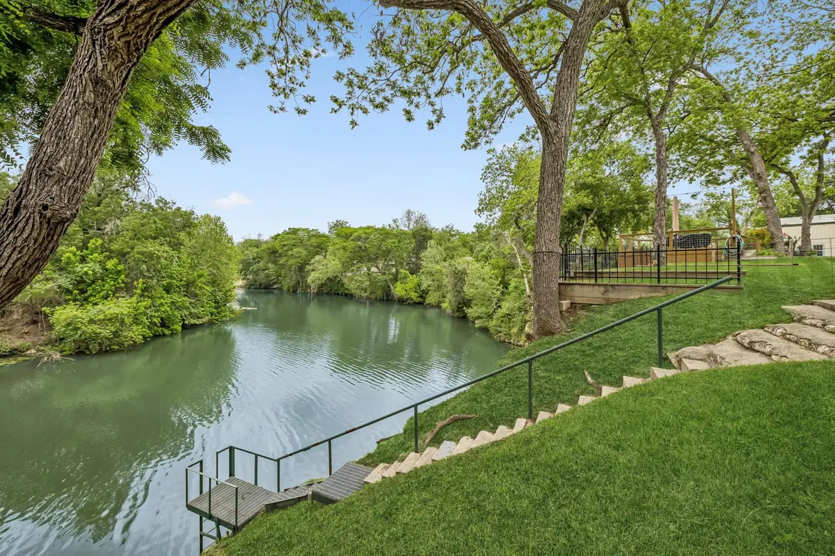 900 Boenig St, Seguin, TX 78155 - #1