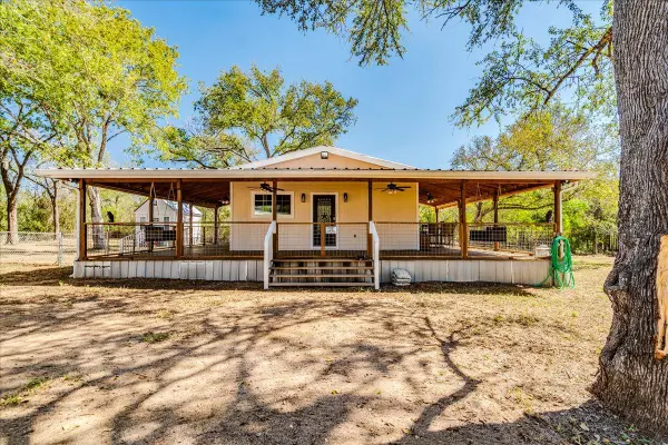 659 Fox Ln, Lockhart, TX 78644