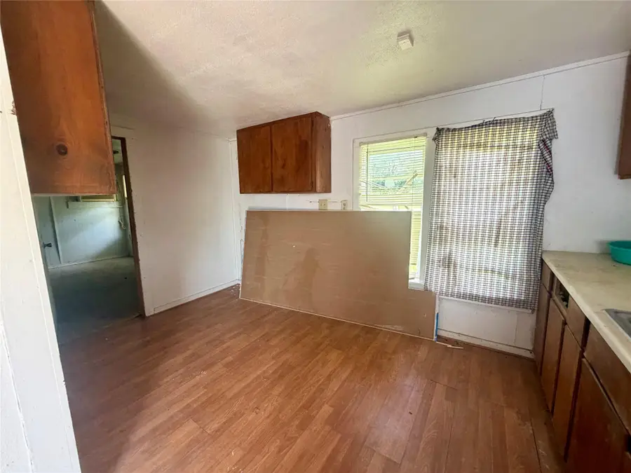 808 W Boundary St, Giddings, TX 78942 - #3