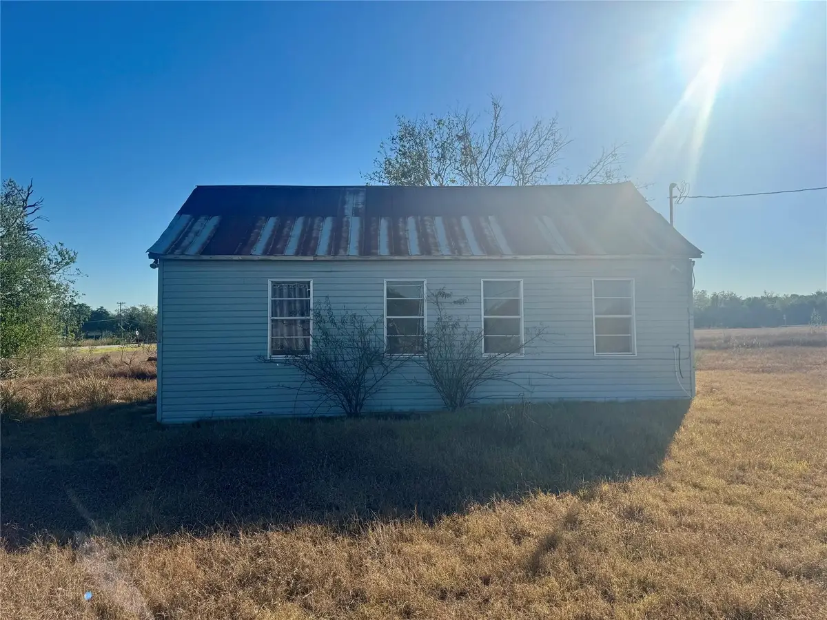 000 S Carter Ave, Westhoff, TX 77994 - Image #1