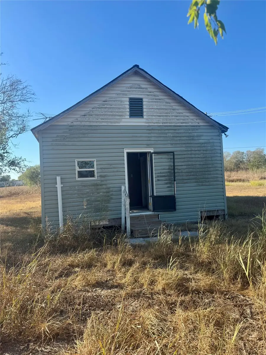 000 S Carter Ave, Westhoff, TX 77994 - Image #2