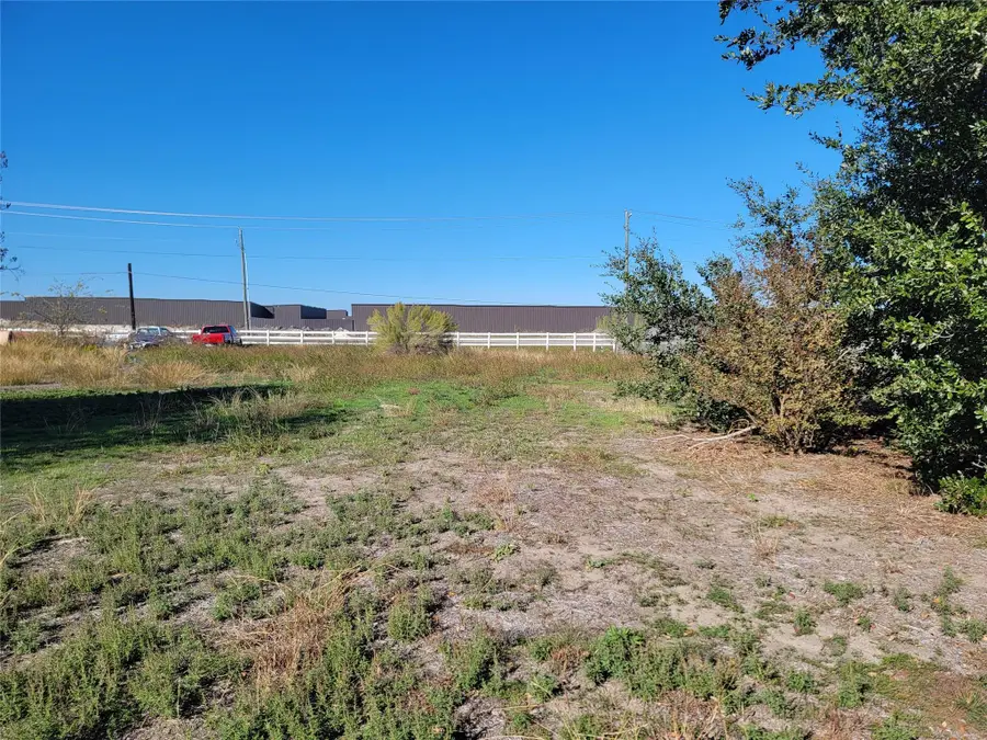 221 Tall Oak Dr, Hutto, TX 78634 - Image #2