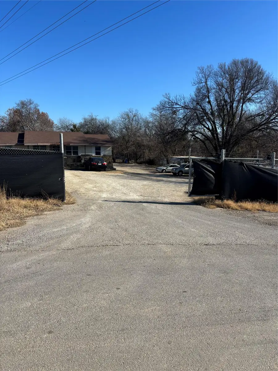 2214 Gardenia Dr, Austin, TX 78727 - Image #2