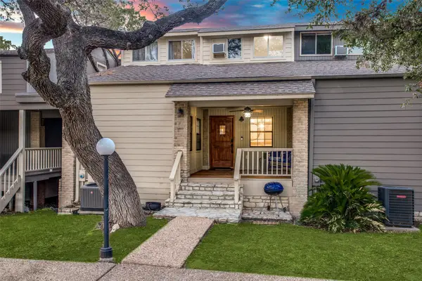 529 Venture Blvd S, Point Venture, TX 78645