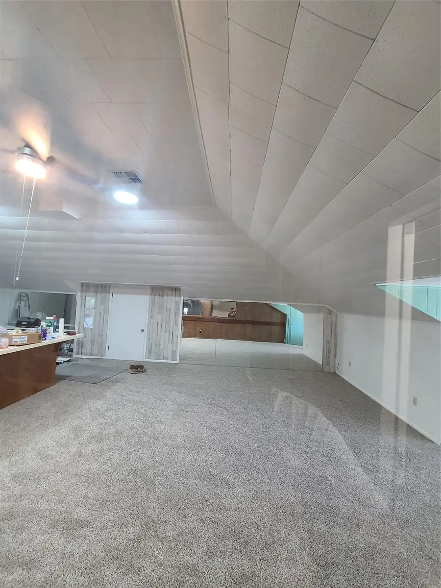 615 E Washington St, Giddings, TX 78942 - Image #2