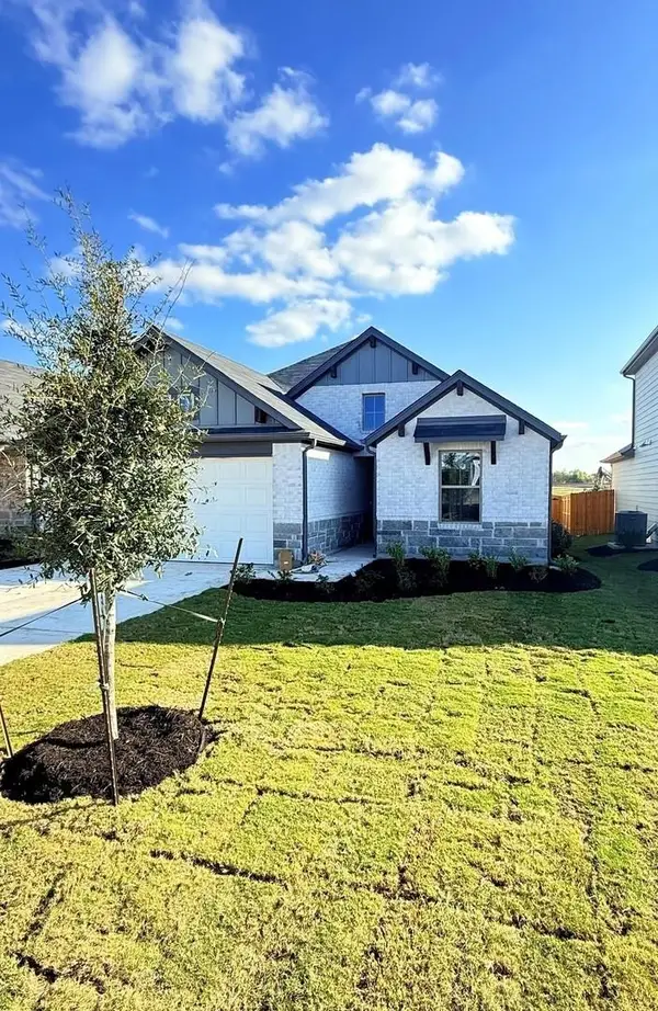 112 Mandeville Dr, Hutto, TX 78634