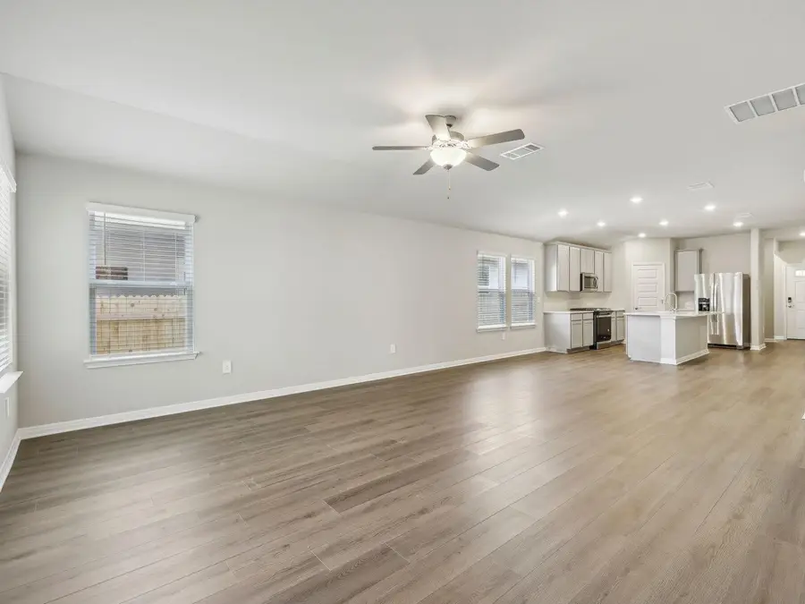 145 Sleep Holw, Jarrell, TX 76537 - #3