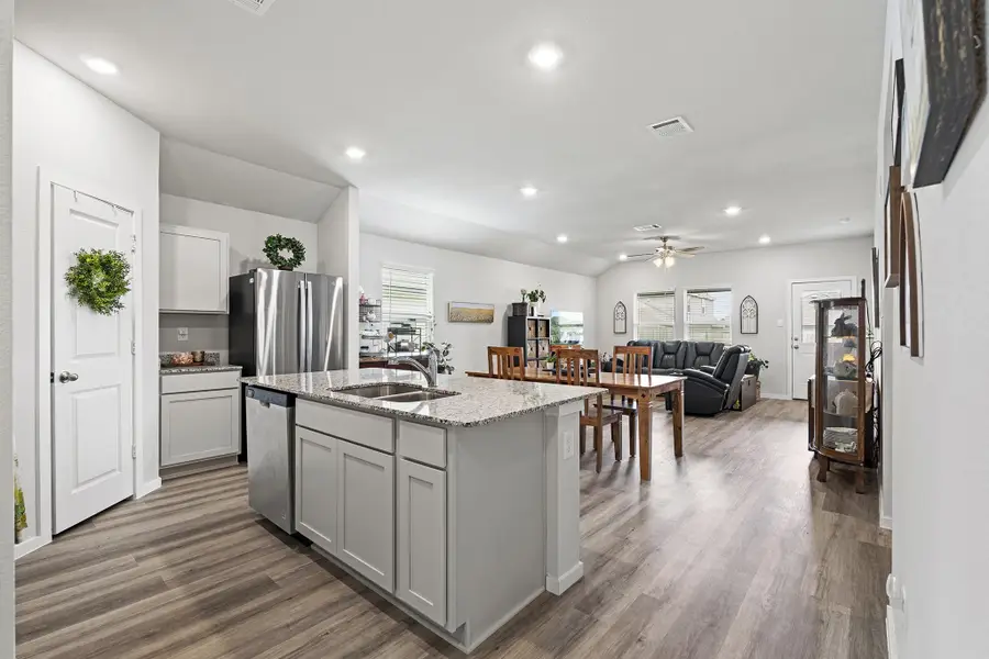 405 Perry Pl, Rockdale, TX 76567 - #2