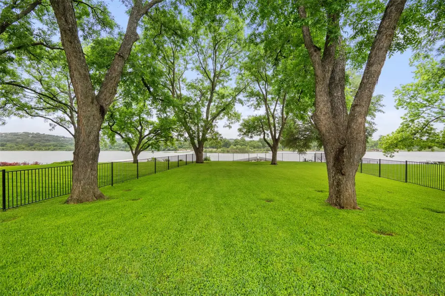 327 Meadowlakes Dr, Meadowlakes, TX 78654 - #3