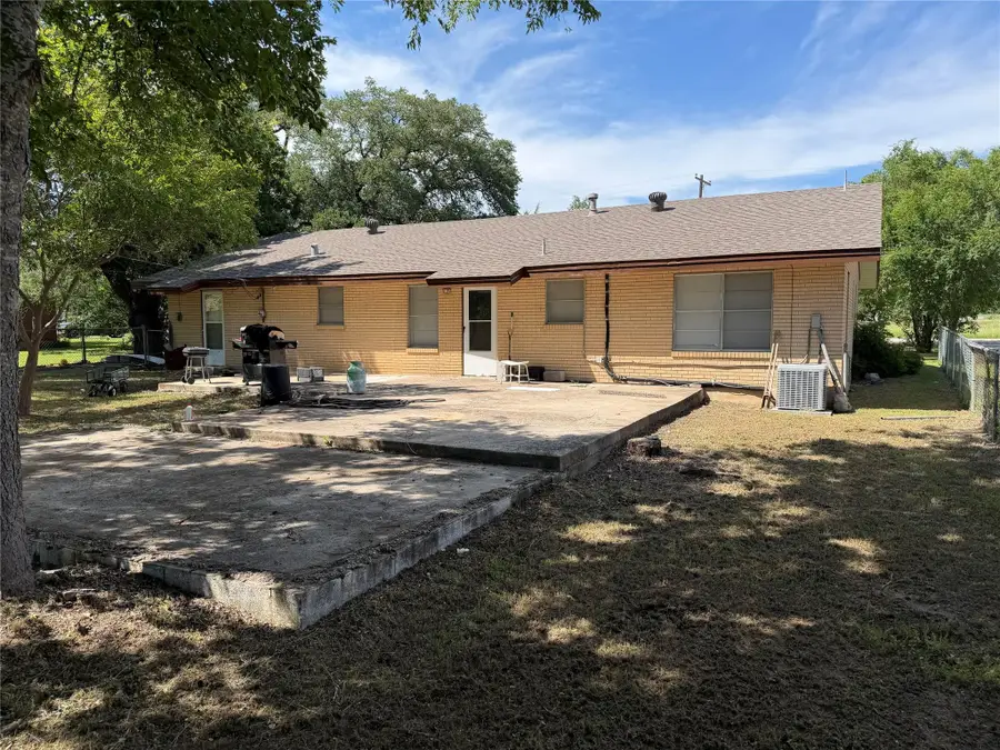 650 W Vaughan St, Bertram, TX 78605 - #2