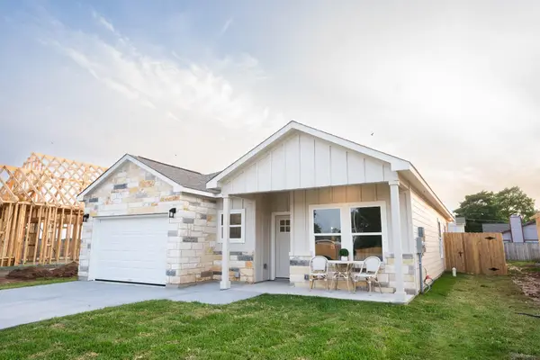 307 String Prairie Way, Smithville, TX 78957