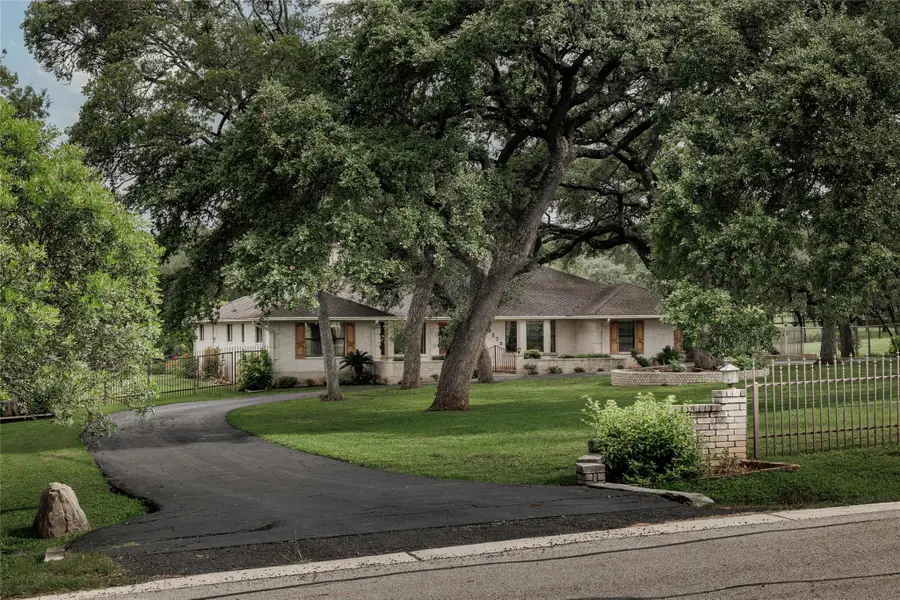 9279 Garden Ridge Dr, San Antonio, TX 78266 - #2