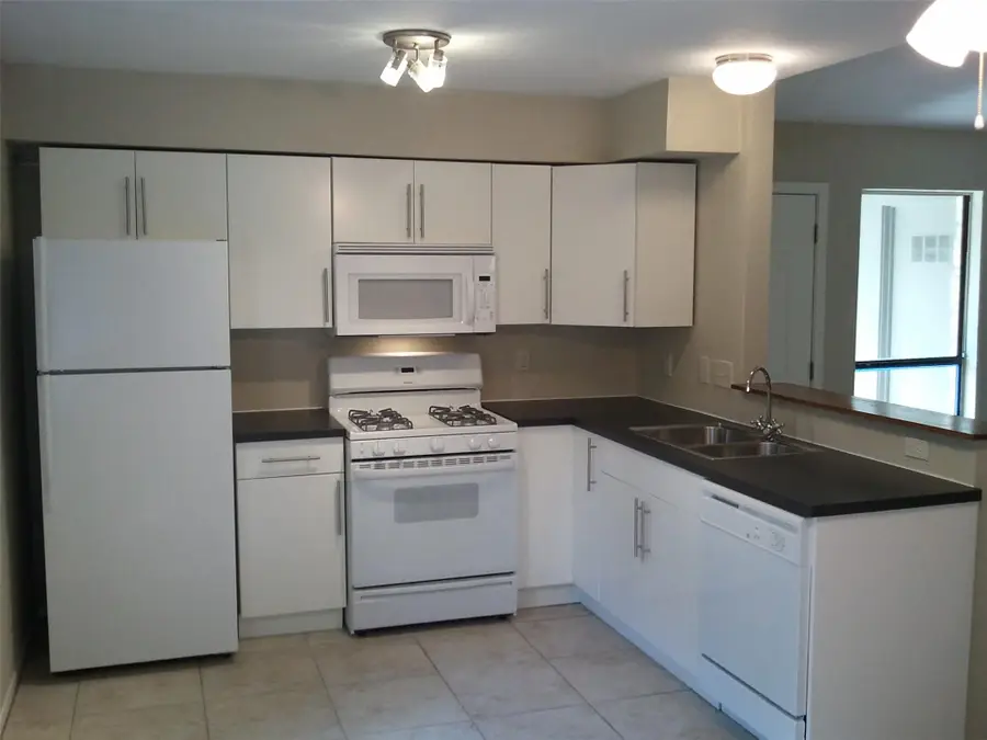 5212 Downs Dr, Austin, TX 78721 - Image #3