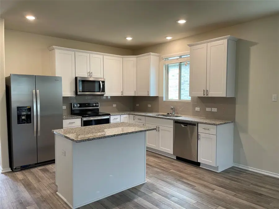 105 Onna St, Taylor, TX 76574 - Image #2