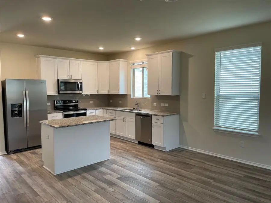 105 Onna St, Taylor, TX 76574 - Image #3