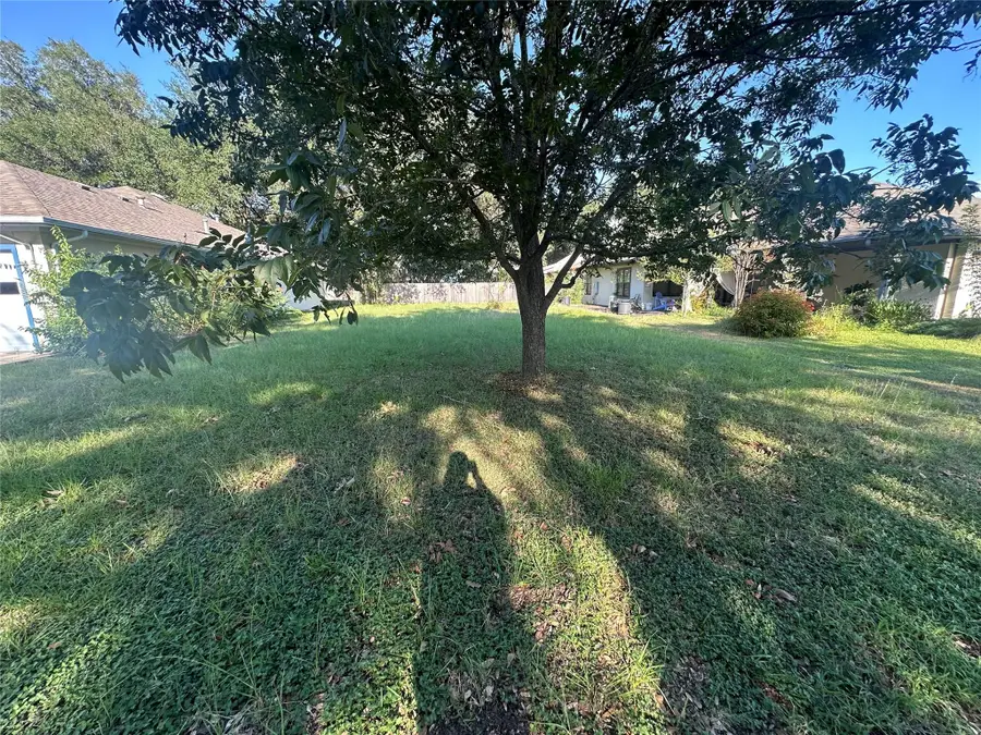 502 Leah Ln, Smithville, TX 78957 - Image #2