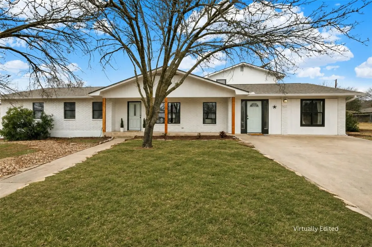 217 W Driftwood Dr, Fredericksburg, TX 78624 - #1