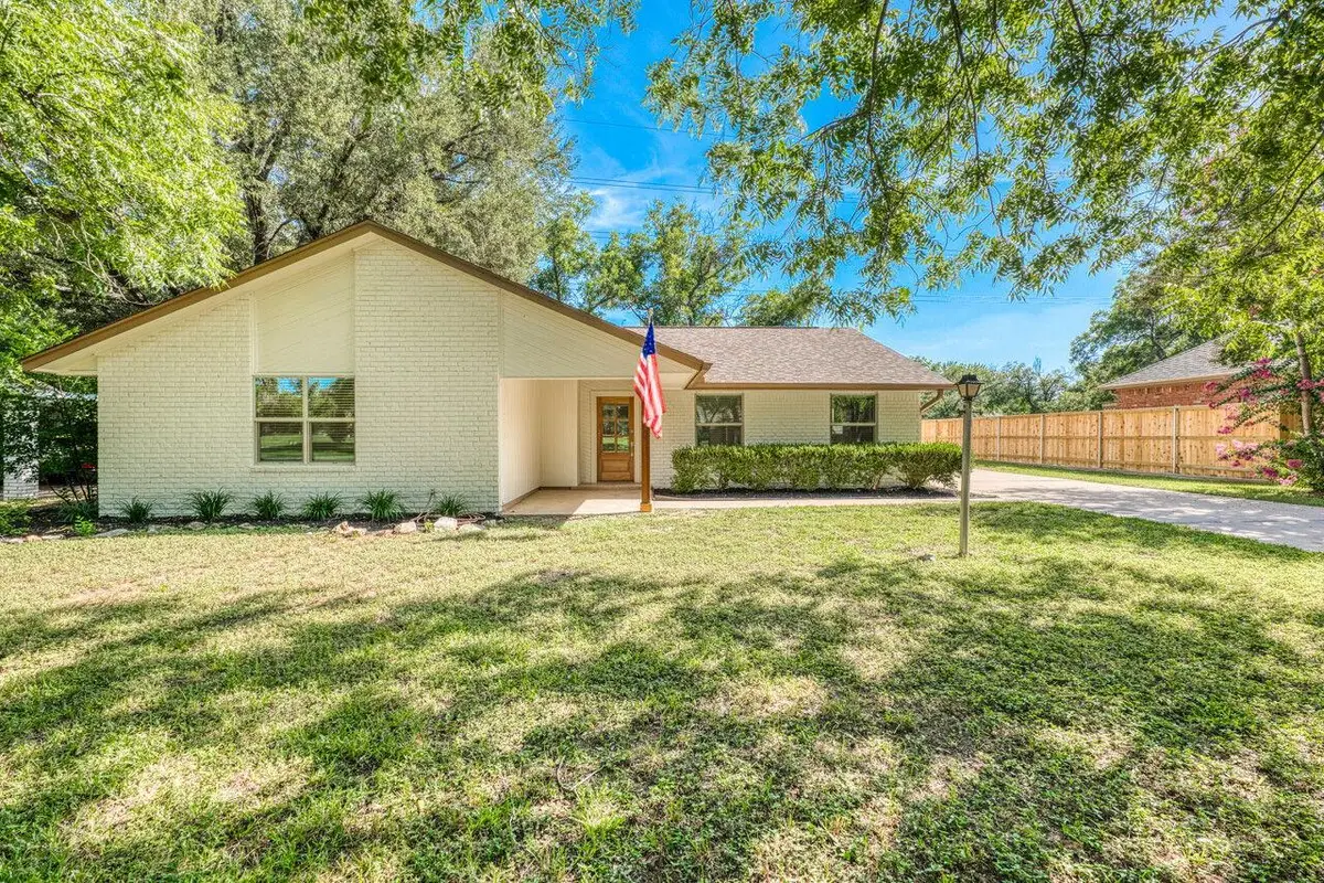319 Columbine St, Meadowlakes, TX 78654 - #1