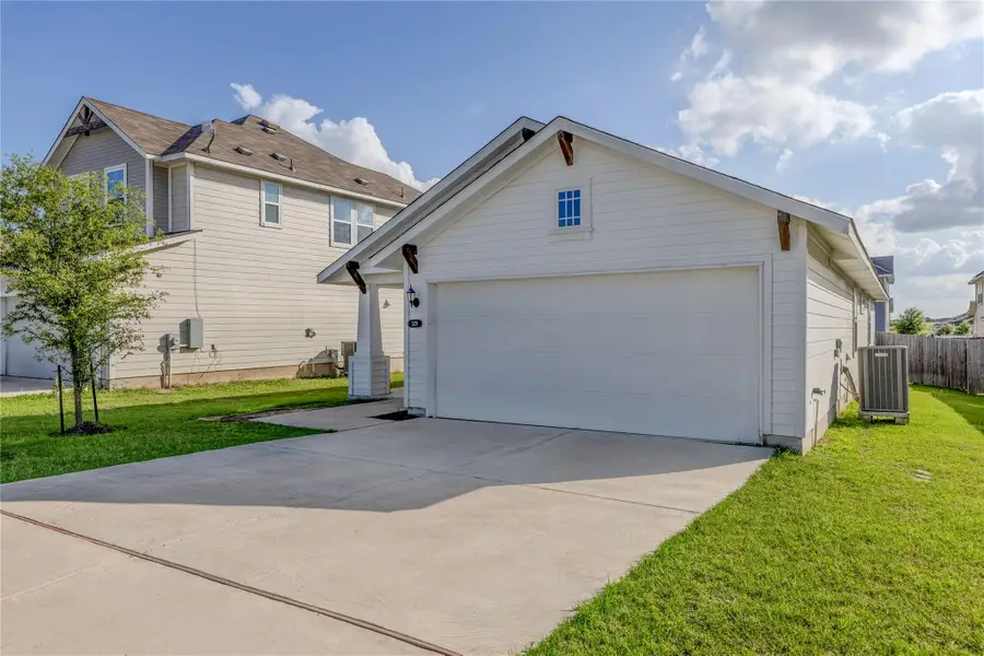 328 Black Opal Dr, Jarrell, TX 76537 - #2
