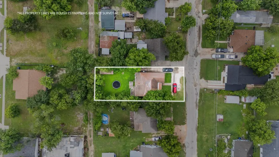 909 W 3rd St, Taylor, TX 76574 - #3