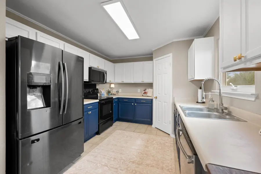 605 Holbrooke St, Hutto, TX 78634 - #3