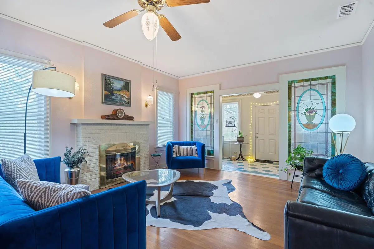 1709 W Lake Dr, Taylor, TX 76574 - Image #1