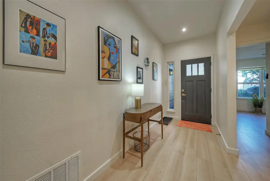 8406 Los Ranchos Dr, Austin, TX 78749 - #3
