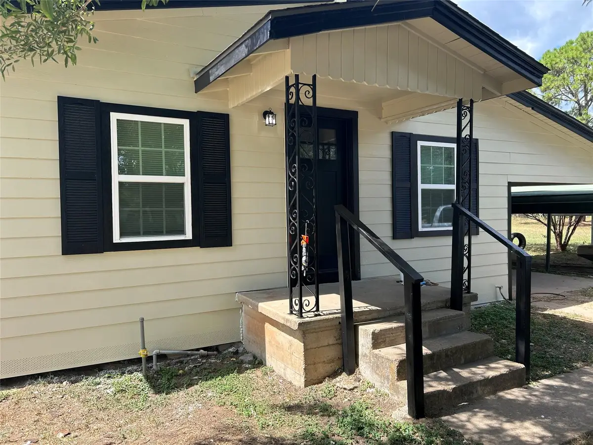 317 Webb St, Smithville, TX 78957 - Image #1