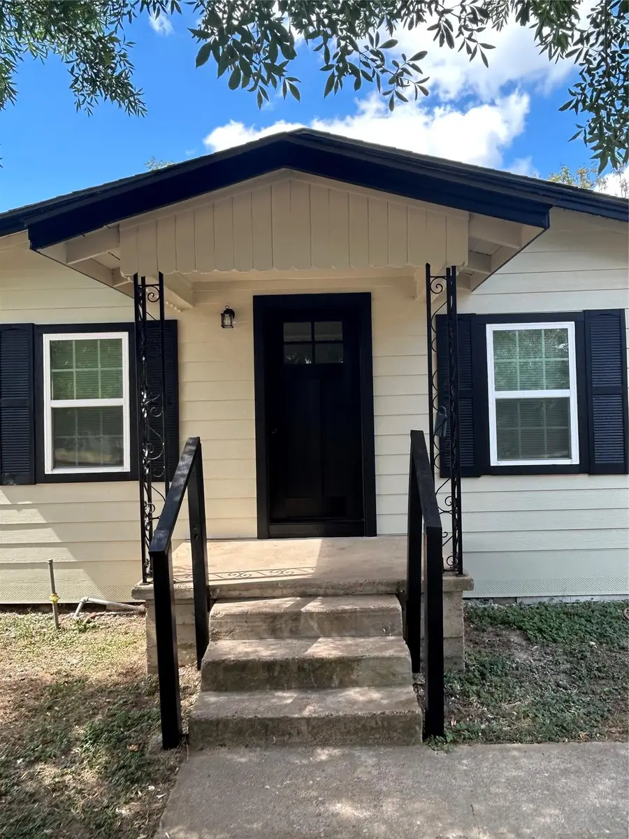 317 Webb St, Smithville, TX 78957 - Image #3