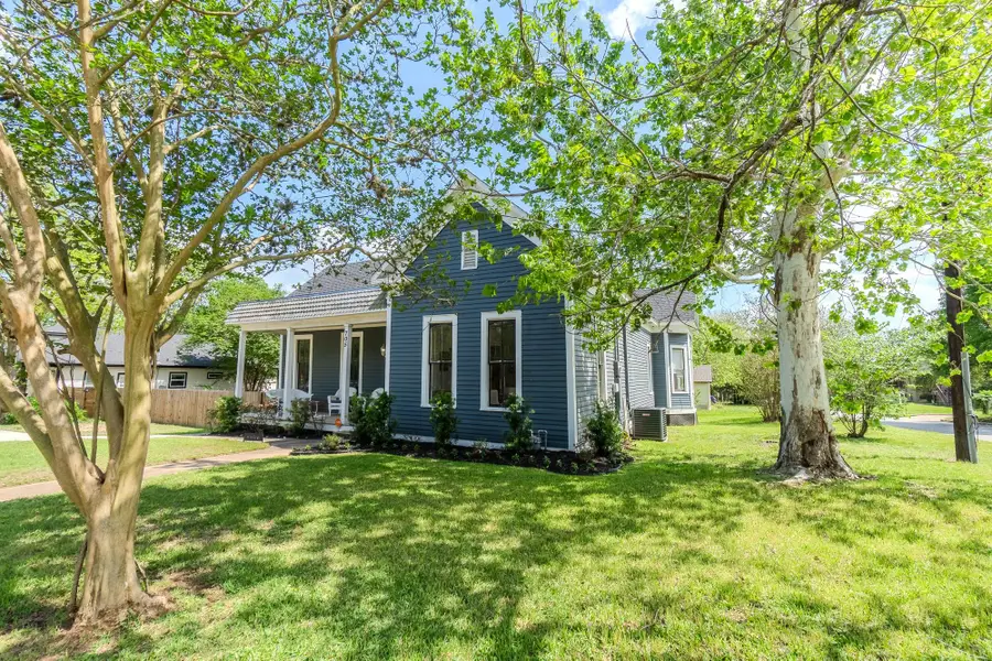 705 W Fifth St, Brenham, TX 77833 - #3