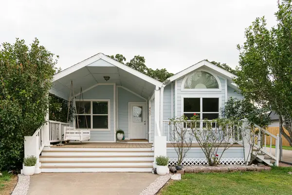 450 Biscayne St, Giddings, TX 78942