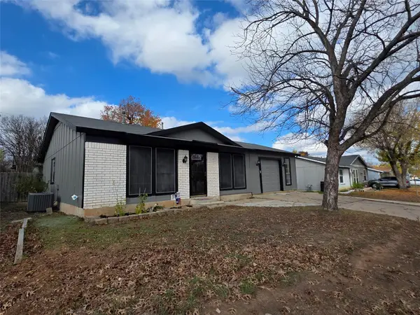 1108 Green Downs Dr, Round Rock, TX 78664