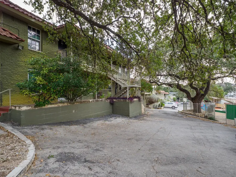 2302 E Side Dr #28, Austin, TX 78704 - Image #2