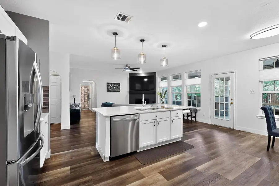 952 Hometown Pkwy, Kyle, TX 78640 - Image #2