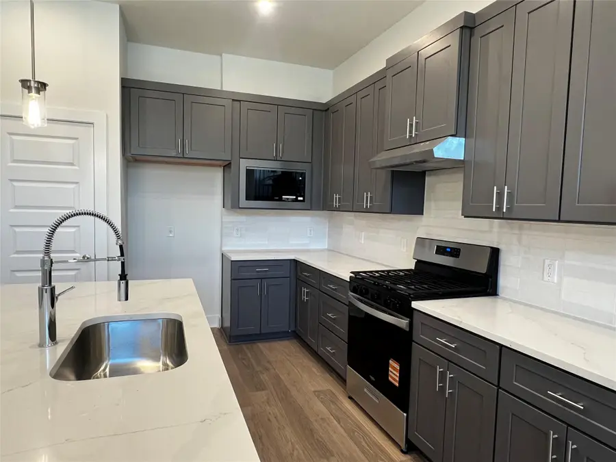 200 W 56th St #2103, Austin, TX 78751 - Image #3