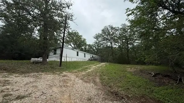 398 Laura Ln, Bastrop, TX 78602
