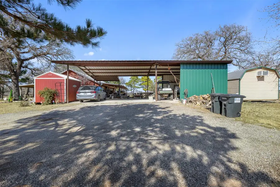 7393 N State Highway 80, Nixon, TX 78140 - #2