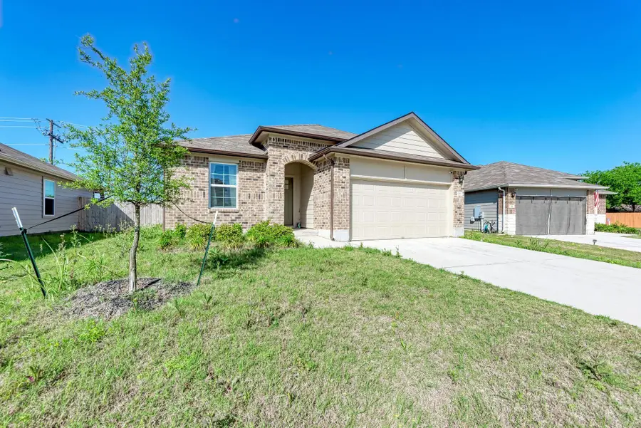 303 Abbey Ln, Lockhart, TX 78644 - Image #2