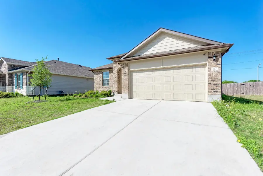 303 Abbey Ln, Lockhart, TX 78644 - Image #3