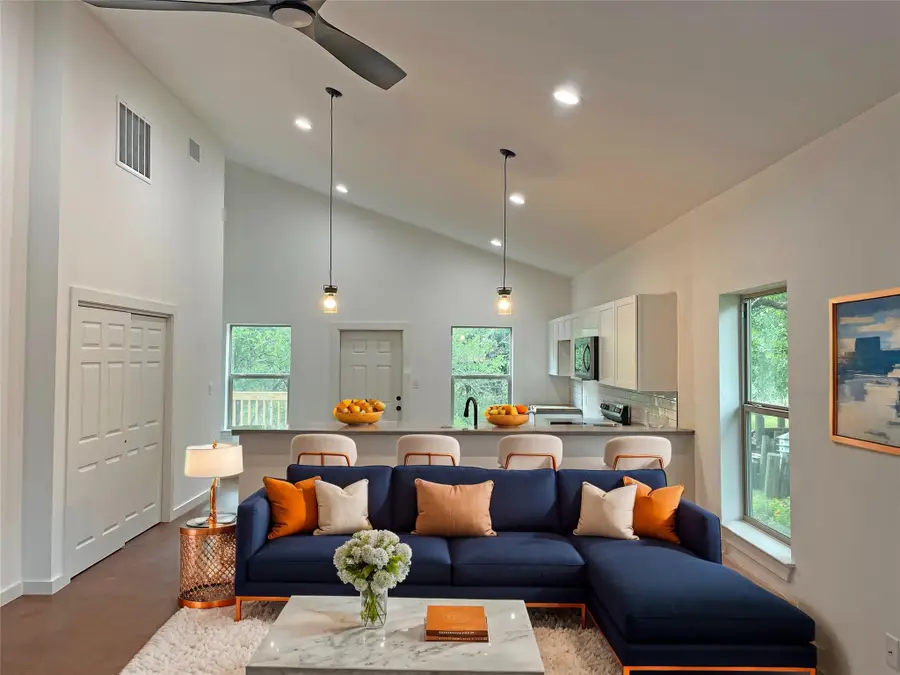 829 Pine Ln, Cottonwood Shores, TX 78657 - Image #2