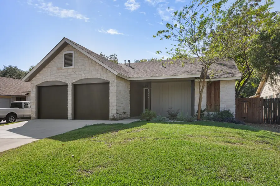 8527 Birmingham Dr, Austin, TX 78748 - Image #2