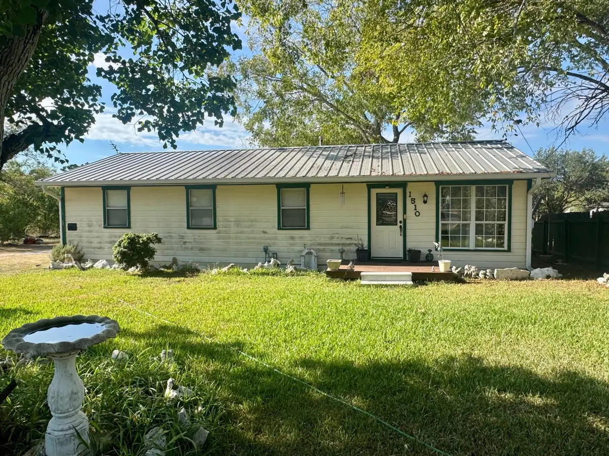 1510 E Fannin St, Luling, TX 78648 - Image #1