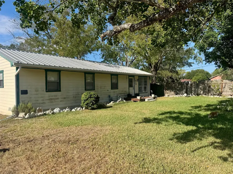 1510 E Fannin St, Luling, TX 78648 - Image #3